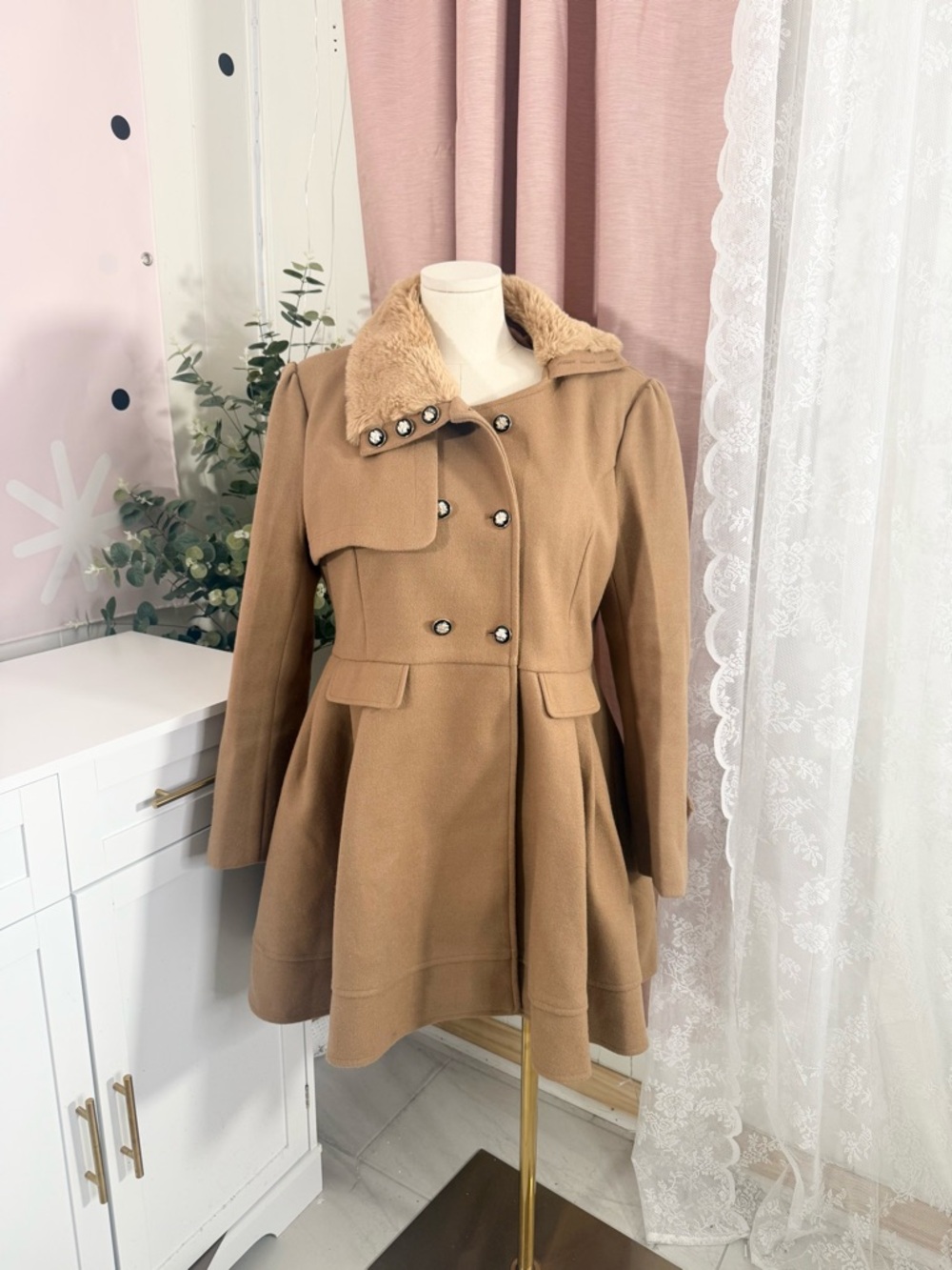 Chicwish Women's Camel Faux-Fur Collar Peacoat Jacket  BIN#20